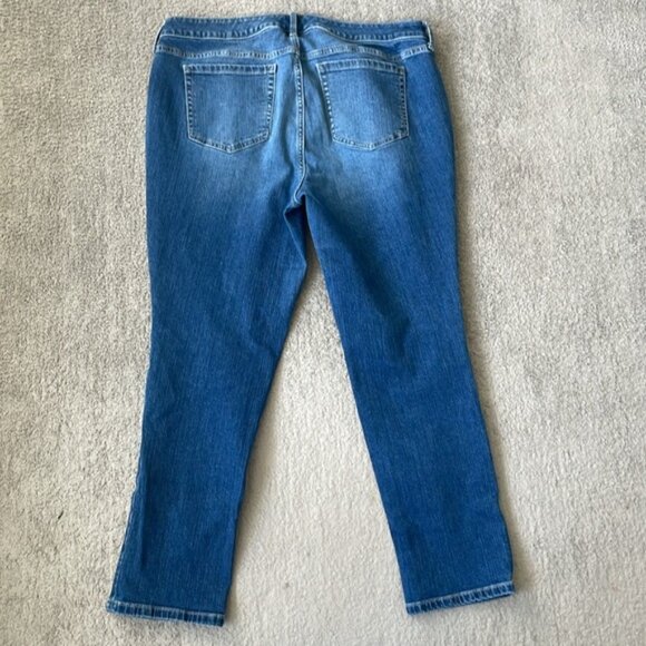 VGC Torrid Boyfriend Straight Jeans - Medium Wash - Size 12S - Picture 2 of 4